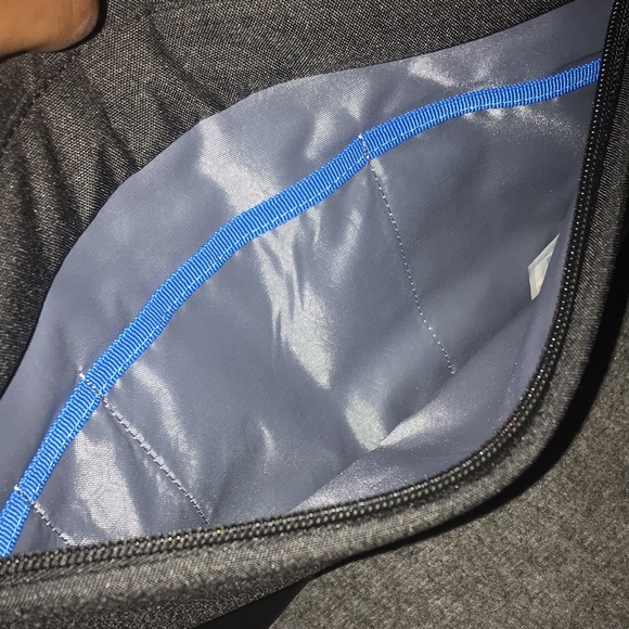 HPChromebook 11 G5,charger,portable case included - Picture 5 of 7